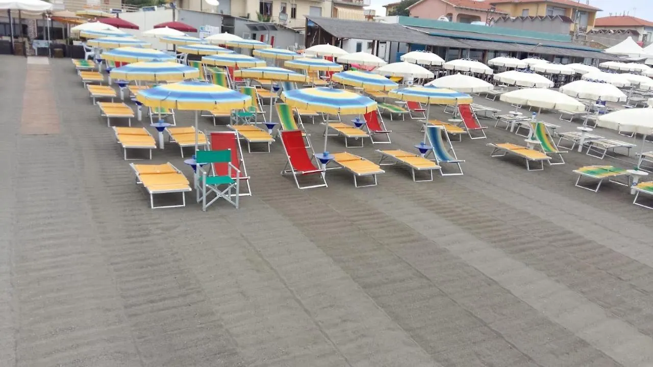 Hotel Ristorante Il Gabbiano Cecina   Cecina (Livorno)